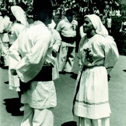 Adlešiči folkdance group dancing a Schottische, St. George’s Day, Črnomelj, 1972. (GNI photo library)