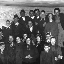 A group of singers after a recording session at the Pri Zveličarju homestead. Below right is Nežka Vaupotič; Velika Varnica, 1969 (ZRC SAZU, Archives of the Institute of Ethnomusicology).