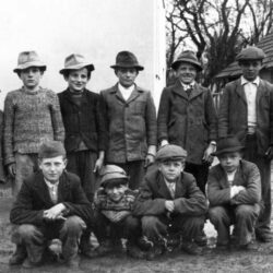 Becoming a shepherd meant entering the world of adults and being introduced to their song traditions. Shepherds from Zgornji Tuhinj in 1952. From the archive of Jože Baloh, Zgornji Tuhinj.