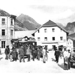 Slovenians became alienated from military service only when Slovenian song fell silent. Recruitment in Bovec in 1926 during Fascism; SEM archives.