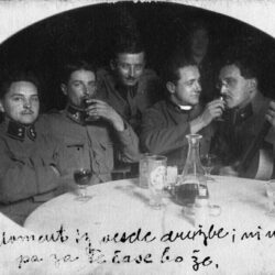 Slovenian soldiers preferred to sing while resting after they had completed their work, which is why they preferred more peaceful songs. The 17th Infantry Regiment Guard in Judenburg in 1916; courtesy of Niko Sadnikar, Kamnik.